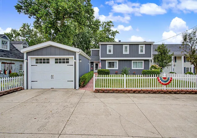 Photo 3 of Single family home for sale at 2124 Ash Te Wette Beach Dr, Hillsdale, MI 49242 | MLS# 65026042729 | Listing updated on 2026-08-25