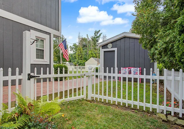Photo 4 of Single family home for sale at 2124 Ash Te Wette Beach Dr, Hillsdale, MI 49242 | MLS# 65026042729 | Listing updated on 2026-08-25