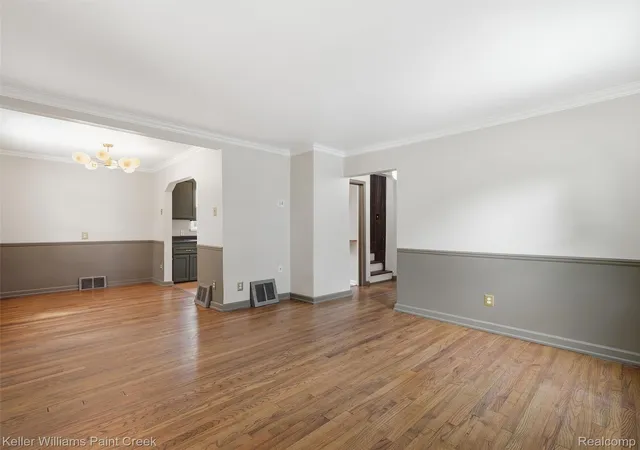Photo 3 of Single family home for sale at 905 N Kenwood Ave, Royal Oak, MI 48067 | MLS# 20261064656 | Listing updated on 2026-09-27