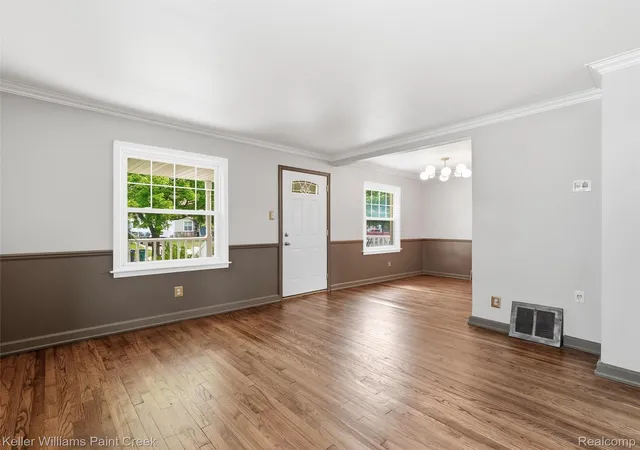 Photo 4 of Single family home for sale at 905 N Kenwood Ave, Royal Oak, MI 48067 | MLS# 20261064656 | Listing updated on 2026-09-27