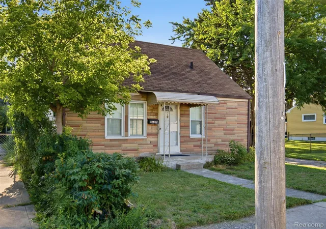 Photo 2 of Single family home for sale at 26210 Clancy St, Roseville City Macomb, MI 48066 | MLS# 20261064664 | Listing updated on 2026-08-22