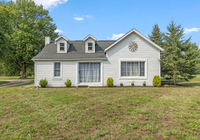 Photo 2 of Single family home for sale at 10681 Fillmore St, Zeeland, MI 49464 | MLS# 71026042733 | Listing updated on 2026-09-05