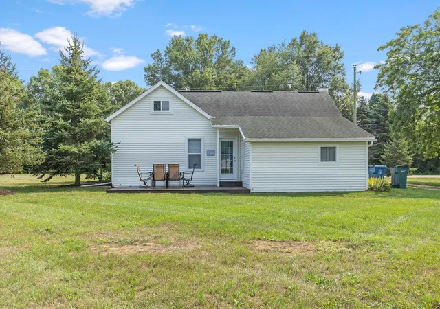 Photo 3 of Single family home for sale at 10681 Fillmore St, Zeeland, MI 49464 | MLS# 71026042733 | Listing updated on 2026-09-05
