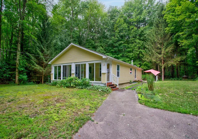2nd image of 18 72nd St, South Haven, MI 49090 | MLS# 69026042735