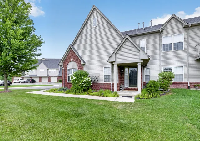Listing Photo 4 - Condo for sale in building located at 1153 Addington Ln, Ann Arbor, MI 48108