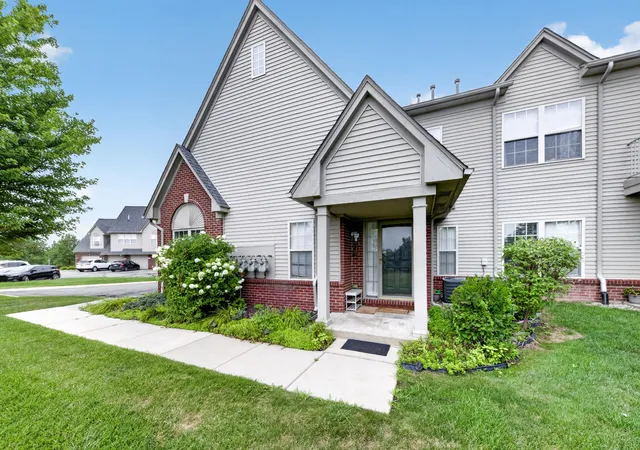 Listing Photo 5 - Condo for sale in building located at 1153 Addington Ln, Ann Arbor, MI 48108