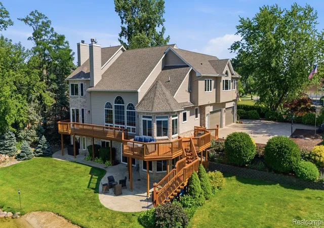 Photo 3 of Mansion for sale at 9669 Steephollow Dr, White Lake, MI 48386 | MLS# 20261064673 | Listing updated on 2026-09-10