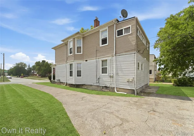 Photo 4 of Single family home for sale at 14761 Stephens Dr, Eastpointe, MI 48021 | MLS# 20261064674 | Listing updated on 2026-08-14