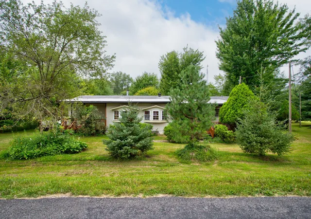Photo 4 of Single family home for sale at 46894 72nd Street, Watervliet, MI 49098 | MLS# 69026042748 | Listing updated on 2026-08-14