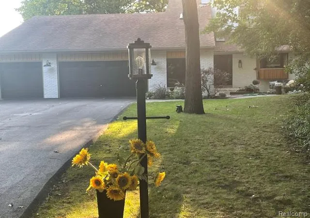 5th image of 1510 Milford Hills Dr, Milford, MI 48381 | MLS# 20261064678