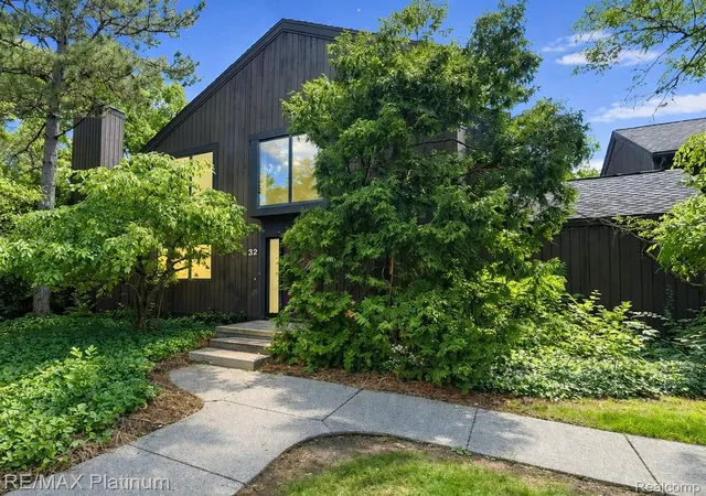 Photo 1 of Condo for sale at 32 Haverhill Ct, Ann Arbor, MI 48105 | MLS# 20261064685 | Listing updated on 2026-09-11