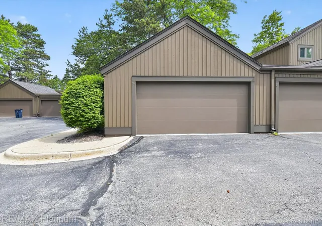 Photo 4 of Condo for sale at 32 Haverhill Ct, Ann Arbor, MI 48105 | MLS# 20261064685 | Listing updated on 2026-09-11