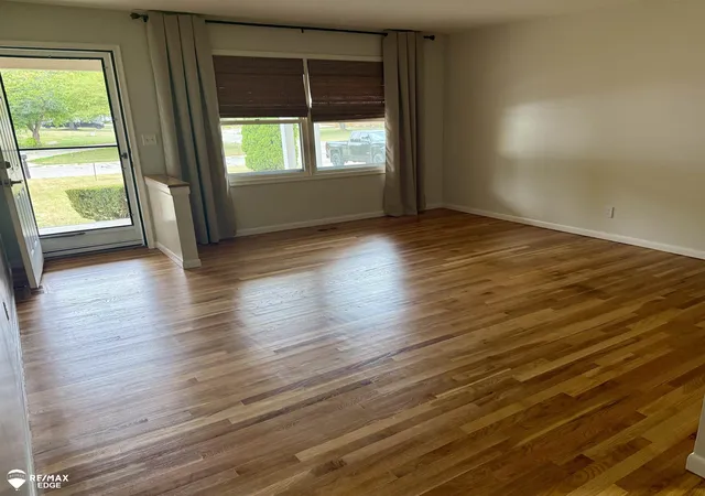 Photo 2 of Single family home for sale at 5032 Old Franklin Rd, Grand Blanc, MI 48439 | MLS# 5050218553 | Listing updated on 2026-09-18