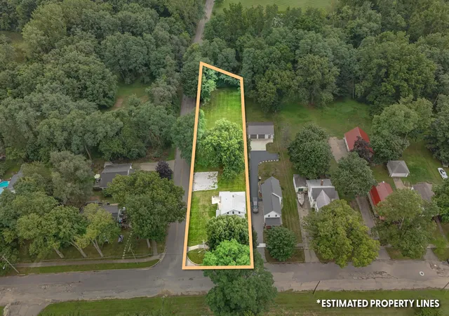Photo 2 of Single family home for sale at 48 Marion St, Hillsdale, MI 49242 | MLS# 53026042775 | Listing updated on 2026-09-02