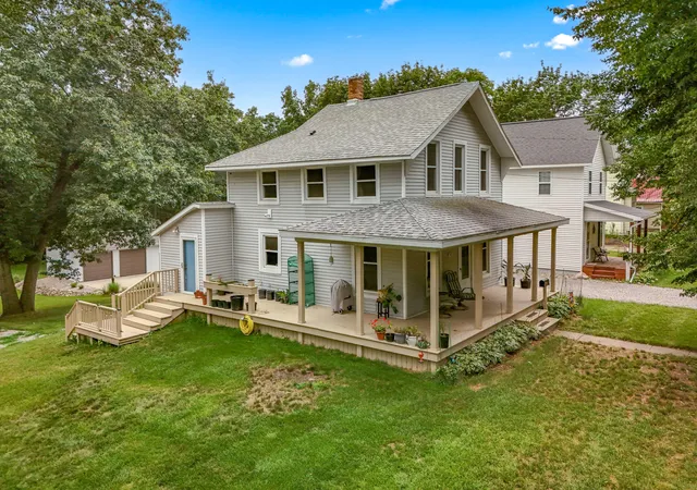 Photo 3 of Single family home for sale at 48 Marion St, Hillsdale, MI 49242 | MLS# 53026042775 | Listing updated on 2026-09-02