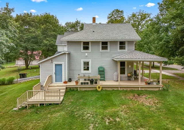 Photo 4 of Single family home for sale at 48 Marion St, Hillsdale, MI 49242 | MLS# 53026042775 | Listing updated on 2026-09-02