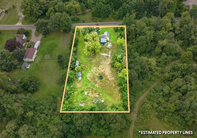Photo 3 of Single family home for sale at 1451 S Hillsdale Rd, Hillsdale, MI 49242 | MLS# 53026042768 | Listing updated on 2026-08-14