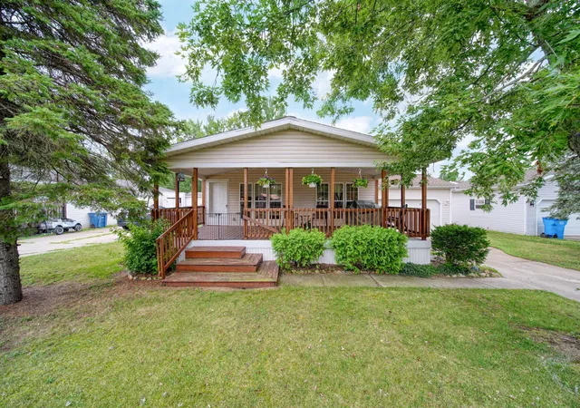 Photo 3 of Single family home for sale at 12551 Sheffield Dr, Somerset Center, MI 49282 | MLS# 55026042776 | Listing updated on 2026-09-28