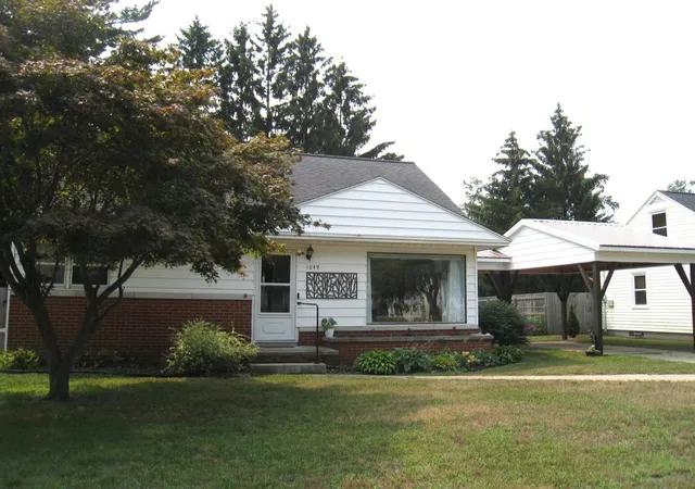 Photo 1 of Sale Pending at 1049 W Summit Ave, Muskegon, MI 49441 | MLS# 71026042767 | Listing updated on 2026-09-15