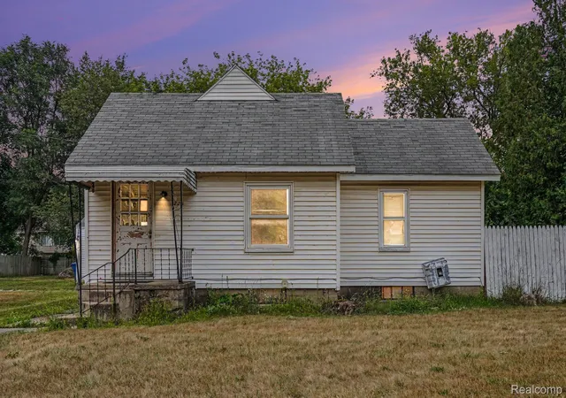 Photo 1 of Single family home for sale at 725 E Sherman St, Holly, MI 48442 | MLS# 20261064721 | Listing updated on 2026-08-19