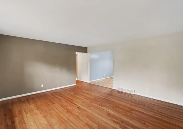 Photo 4 of Single family home for sale at 2004 Suffolk Ave, Ann Arbor, MI 48103 | MLS# 81026042779 | Listing updated on 2026-08-24