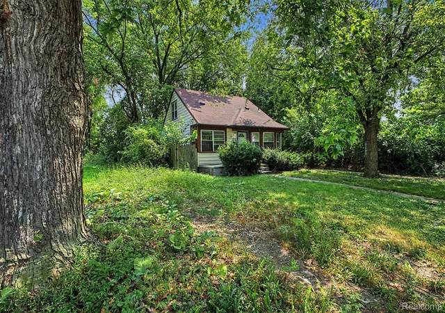 Photo 2 of Single family home for sale at 7434 Clayburn St, Detroit, MI 48228 | MLS# 20261064732 | Listing updated on 2026-08-16