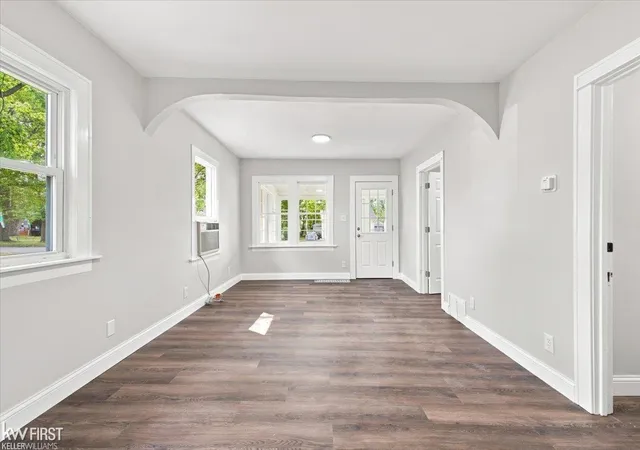 Photo 3 of Single family home for sale at 40 W Colgate Ave, Pontiac, MI 48340 | MLS# 5050218561 | Listing updated on 2026-09-03