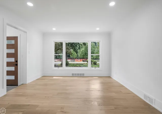 Photo 4 of Single family home for sale at 18870 Beverly Rd, Beverly Hills, MI 48025 | MLS# 58050218564 | Listing updated on 2026-08-26