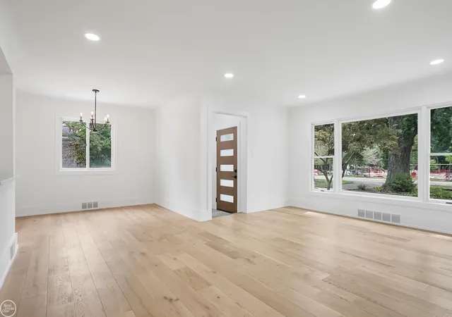 Photo 5 of Single family home for sale at 18870 Beverly Rd, Beverly Hills, MI 48025 | MLS# 58050218564 | Listing updated on 2026-08-26