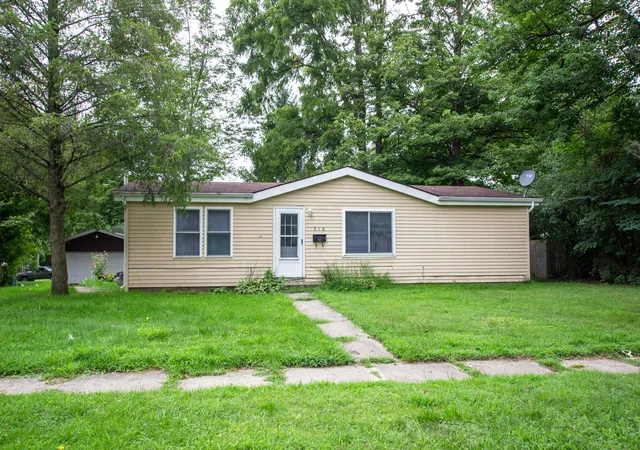 Photo 1 of Single family home for sale at 318 S East St, Cassopolis, MI 49031 | MLS# 69026042805 | Listing updated on 2026-09-16