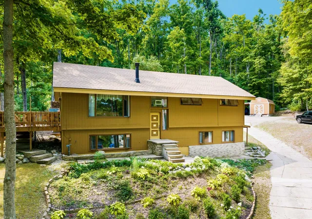Photo 1 of Single family home for sale at 1548 Sunterra Trl, Boyne City, MI 49712 | MLS# 78080072367 | Listing updated on 2026-08-17