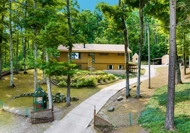 Photo 3 of Single family home for sale at 1548 Sunterra Trl, Boyne City, MI 49712 | MLS# 78080072367 | Listing updated on 2026-08-17