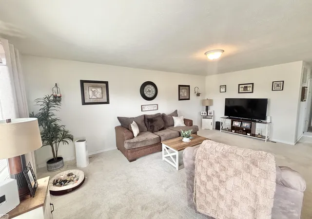 Photo 3 of Single family home for sale at 33414 Oak Ct, Lenox, MI 48048 | MLS# 58050218574 | Listing updated on 2026-08-25