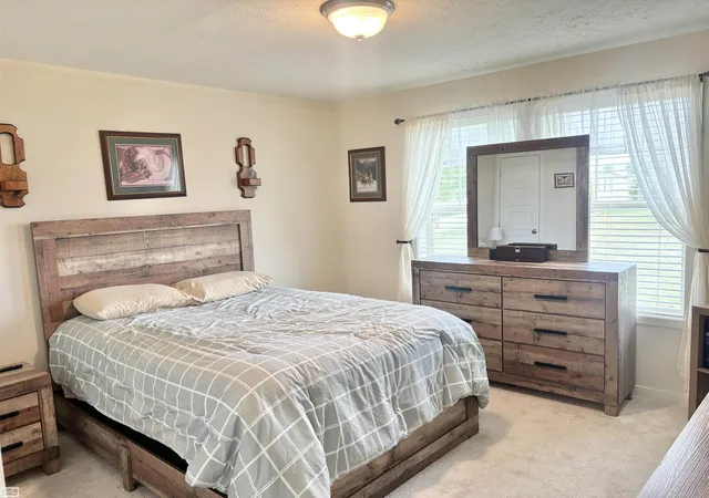 Photo 4 of Single family home for sale at 33414 Oak Ct, Lenox, MI 48048 | MLS# 58050218574 | Listing updated on 2026-08-25