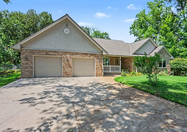 Photo 3 of Single family home for sale at 51408 Summit St, Paw Paw, MI 49079 | MLS# 66026042828 | Listing updated on 2026-08-25