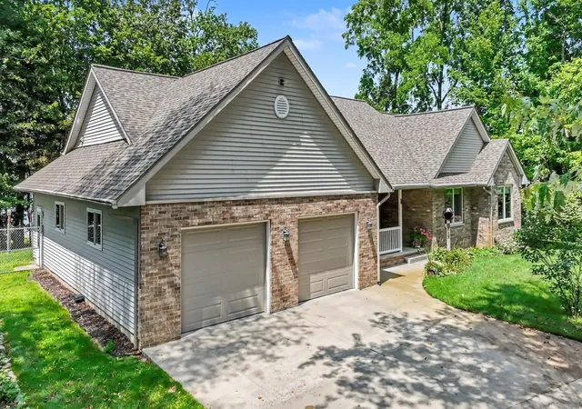 Photo 3 of Single family home for sale at 51408 Summit St, Paw Paw, MI 49079 | MLS# 66026042828 | Listing updated on 2026-08-25