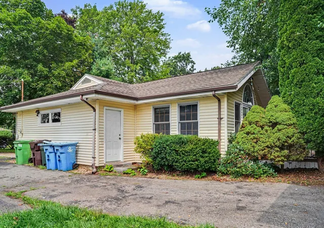 Photo 3 of Single family home for sale at 249 S 20th Street, Battle Creek, MI 49015 | MLS# 66026042824 | Listing updated on 2026-09-17