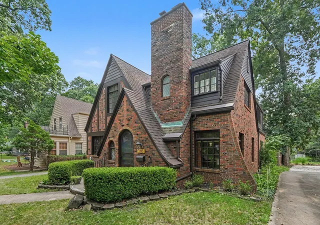 Photo 3 of Single family home for sale at 903 Briarcliff Rd, Jackson, MI 49203 | MLS# 81026042825 | Listing updated on 2026-09-15