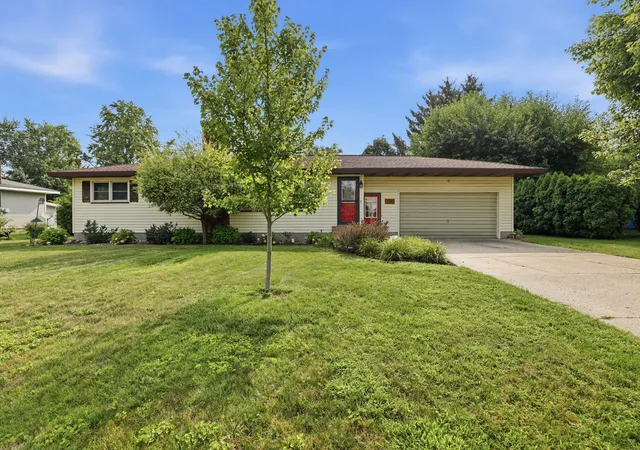 Photo 1 of Sale Pending at 3710 Manning St, Muskegon, MI 49444 | MLS# 71026042831 | Listing updated on 2026-09-16