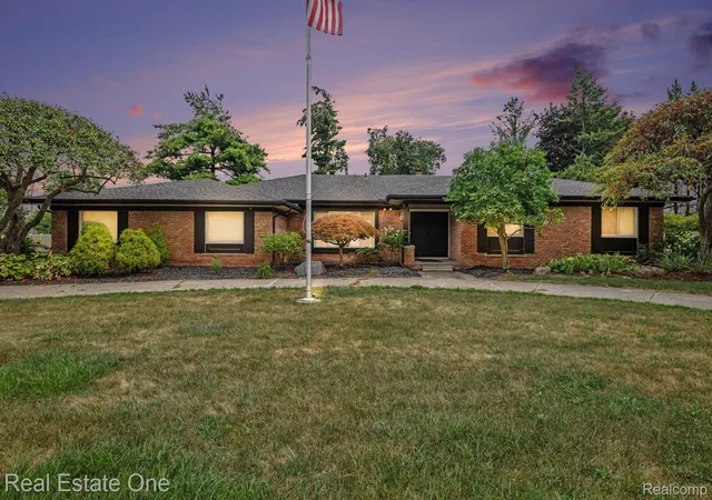 Photo 1 of Single family home for sale at 11584 Chicago Rd, Warren, MI 48093 | MLS# 20261064775 | Listing updated on 2026-09-11