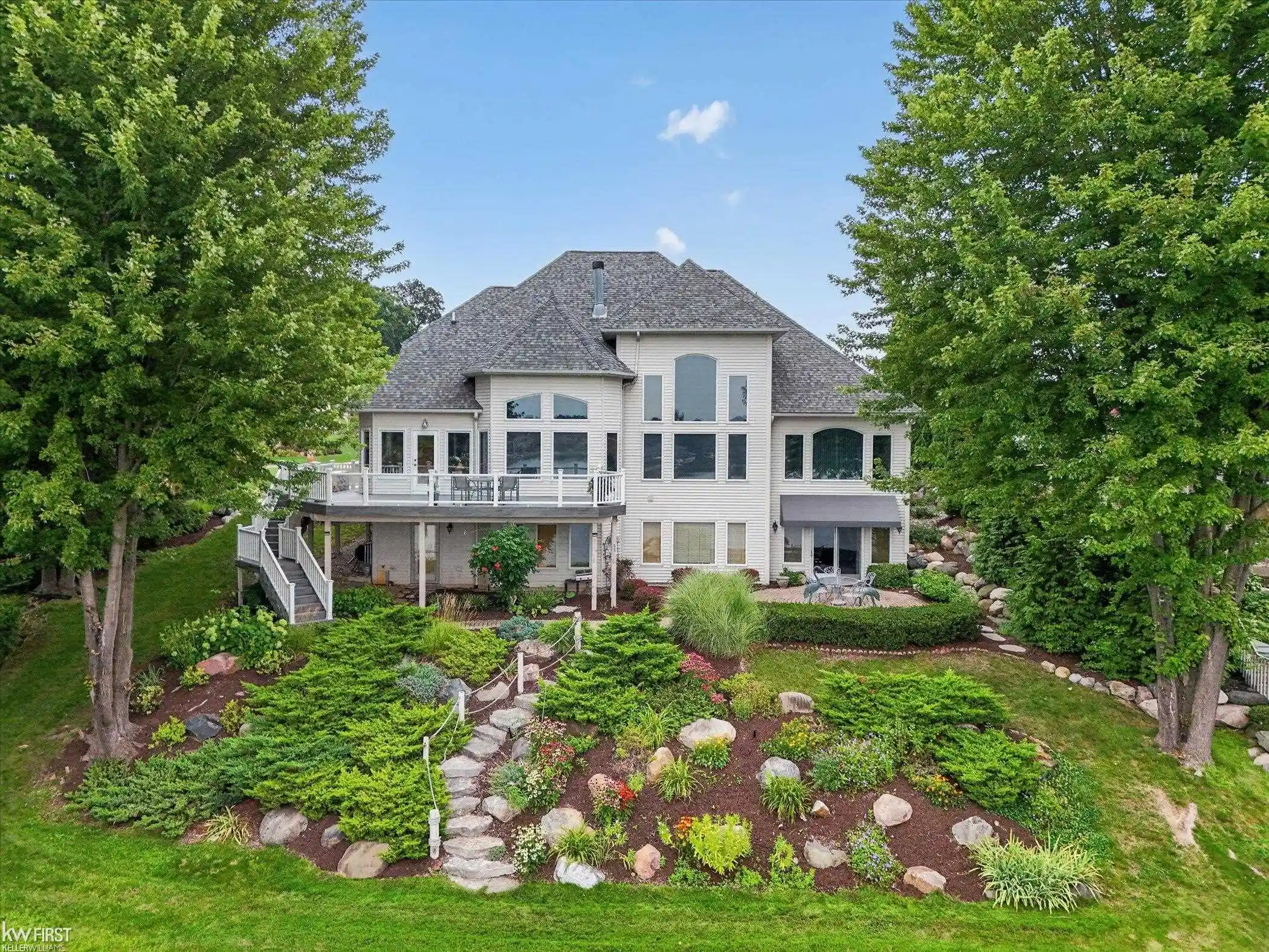 Photo 1 of Sale Pending at 16048 Pine Blf Ct, Fenton, MI 48430 | MLS# 5050218577 | Listing updated on 2026-10-12