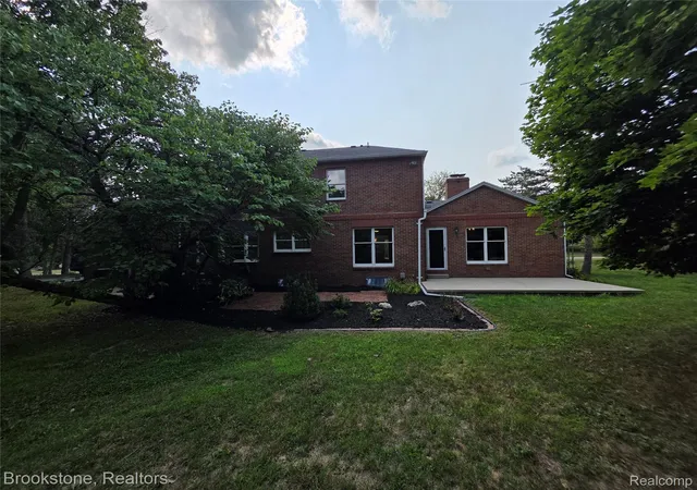 Photo 3 of Single family home for sale at 1210 Springborrow Dr, Flint, MI 48532 | MLS# 20261064783 | Listing updated on 2026-08-14