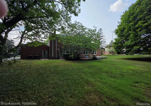 Photo 3 of Single family home for sale at 1210 Springborrow Dr, Flint, MI 48532 | MLS# 20261064783 | Listing updated on 2026-08-14