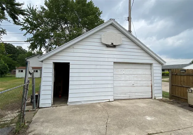 Photo 2 of Single family home for sale at 31050 Maplewood St, Westland, MI 48185 | MLS# 20261064785 | Listing updated on 2026-09-17