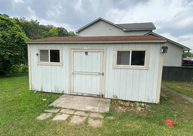 Photo 3 of Single family home for sale at 31050 Maplewood St, Westland, MI 48185 | MLS# 20261064785 | Listing updated on 2026-09-17