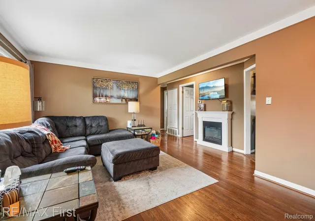 Photo 4 of Single family home for sale at 320 Hecht Dr, Madison Heights, MI 48071 | MLS# 20261064784 | Listing updated on 2026-09-05