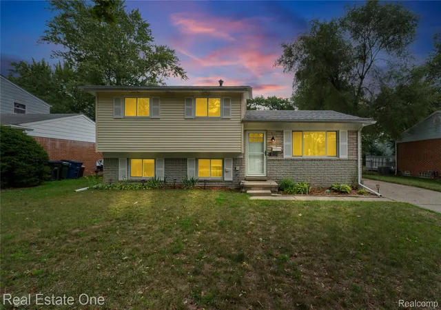 Photo 2 of Single family home for sale at 901 Judith St, Westland, MI 48186 | MLS# 20261064788 | Listing updated on 2026-09-14
