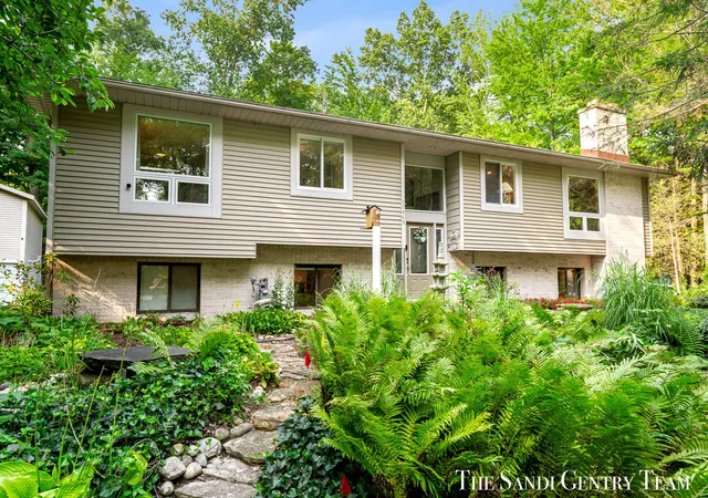 2nd image of 17445 W Spring Lake Rd, Ferrysburg City Ottawa, MI 49456 | MLS# 71026042840