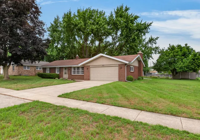 Photo 2 of Single family home for sale at 1553 Kipling Ct, Saint Joseph, MI 49085 | MLS# 69026042853 | Listing updated on 2026-09-01