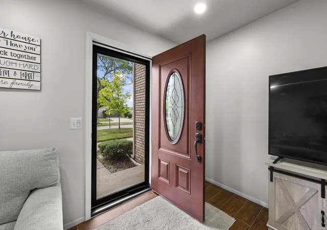 Listing Photo 4 - Condo for sale in building located at 29011 Scarborough Dr, Warren, MI 48088